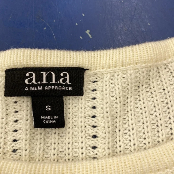 A.N.A. A New Approach Crème Colored Lightweight Sweater - Picture 2 of 9